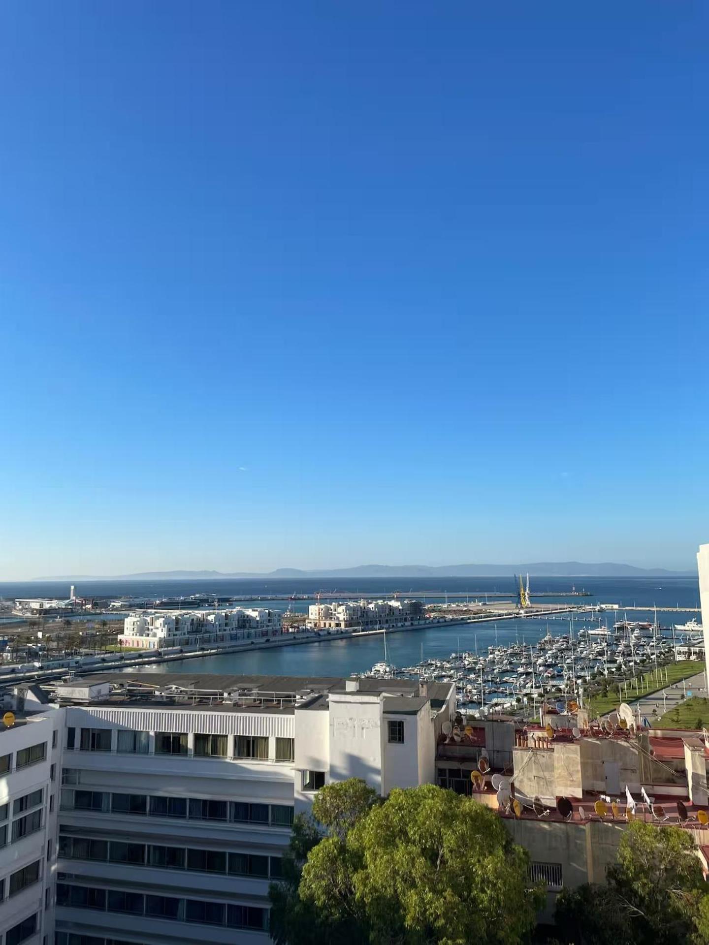 Beautiful 3-Bedroom Apt In The Heart Of Tanger Exterior foto